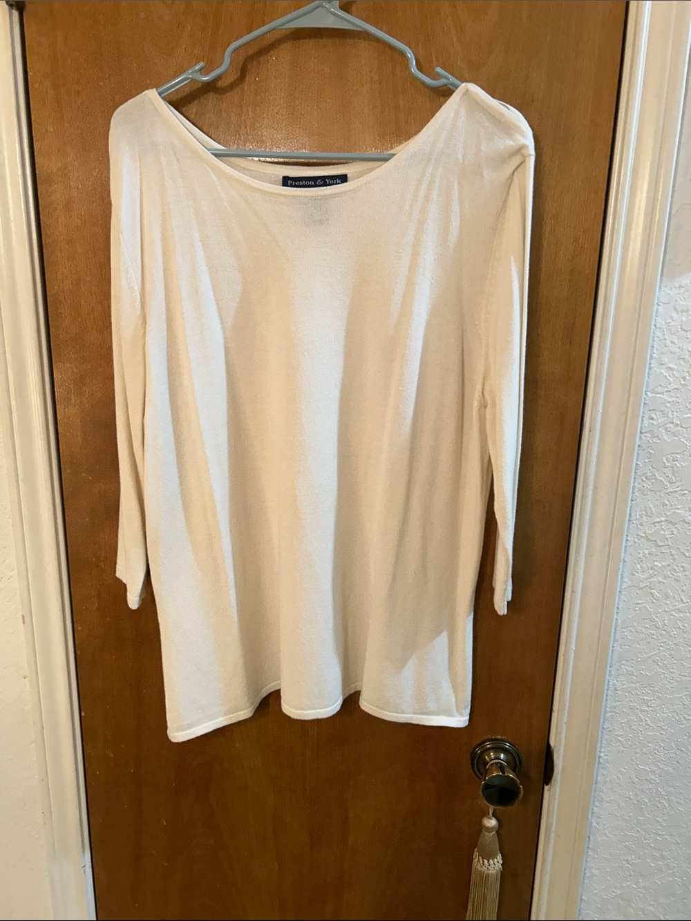 Preston & York Cream Long Sleeve Boatneck Top. XL. Split shoulders